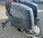 Maszyna czyszcząca Numatic TGB 6055/100T prowadzona z trakcją